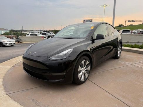 Used 2024 Tesla Model Y Long Range AWD/4WD image 10