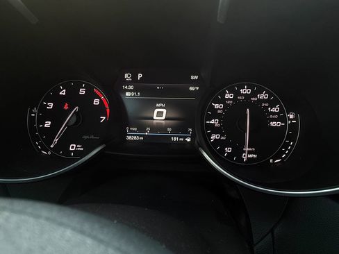 Used 2019 Alfa Romeo Giulia image 17