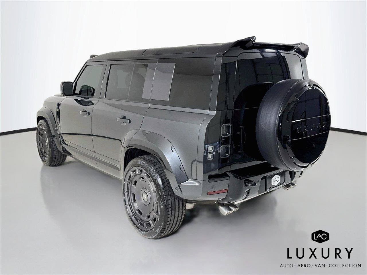 Used 2025 Land Rover Defender 110 V8 AWD/4WD image 7