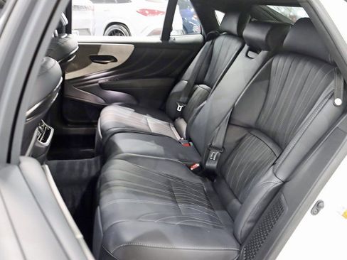 Used 2022 Lexus LS 500h AWD w/ Luxury Package image 33