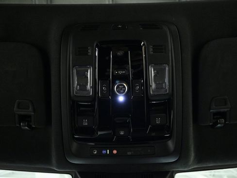 Used 2025 Cadillac Escalade ESV V image 21