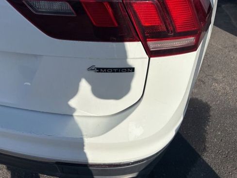 Used 2022 Volkswagen Tiguan SE AWD/4WD image 19