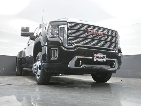 Used 2022 GMC Sierra 3500 Denali w/ Denali Ultimate Package AWD/4WD image 35