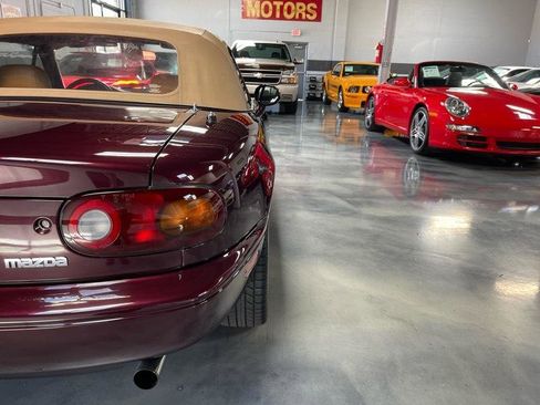 Used 1995 MAZDA MX-5 Miata M-Edition RWD image 11
