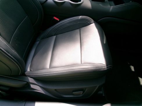 Used 2025 Ford Mustang Premium RWD image 30