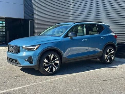 Used 2025 Volvo XC40 B5 Ultra w/ Protection Package AWD/4WD image 3