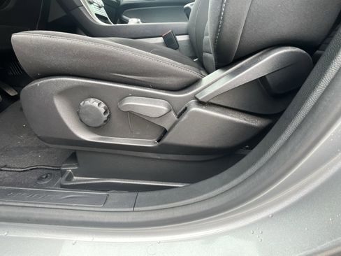 Used 2024 Ford Edge SE w/ Black Appearance Package image 16