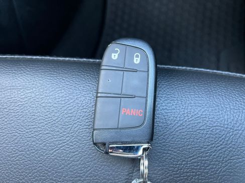 Used 2025 Jeep Compass Trailhawk image 24