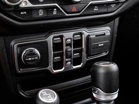 Used 2022 Jeep Wrangler Unlimited Sport image 34