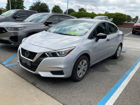 Used 2020 Nissan Versa S FWD image 3