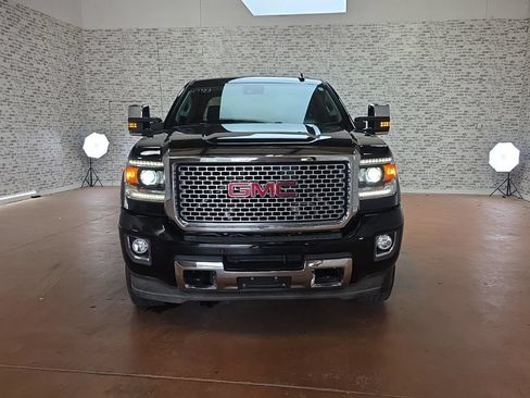 Used 2017 GMC Sierra 2500 Denali AWD/4WD image 2
