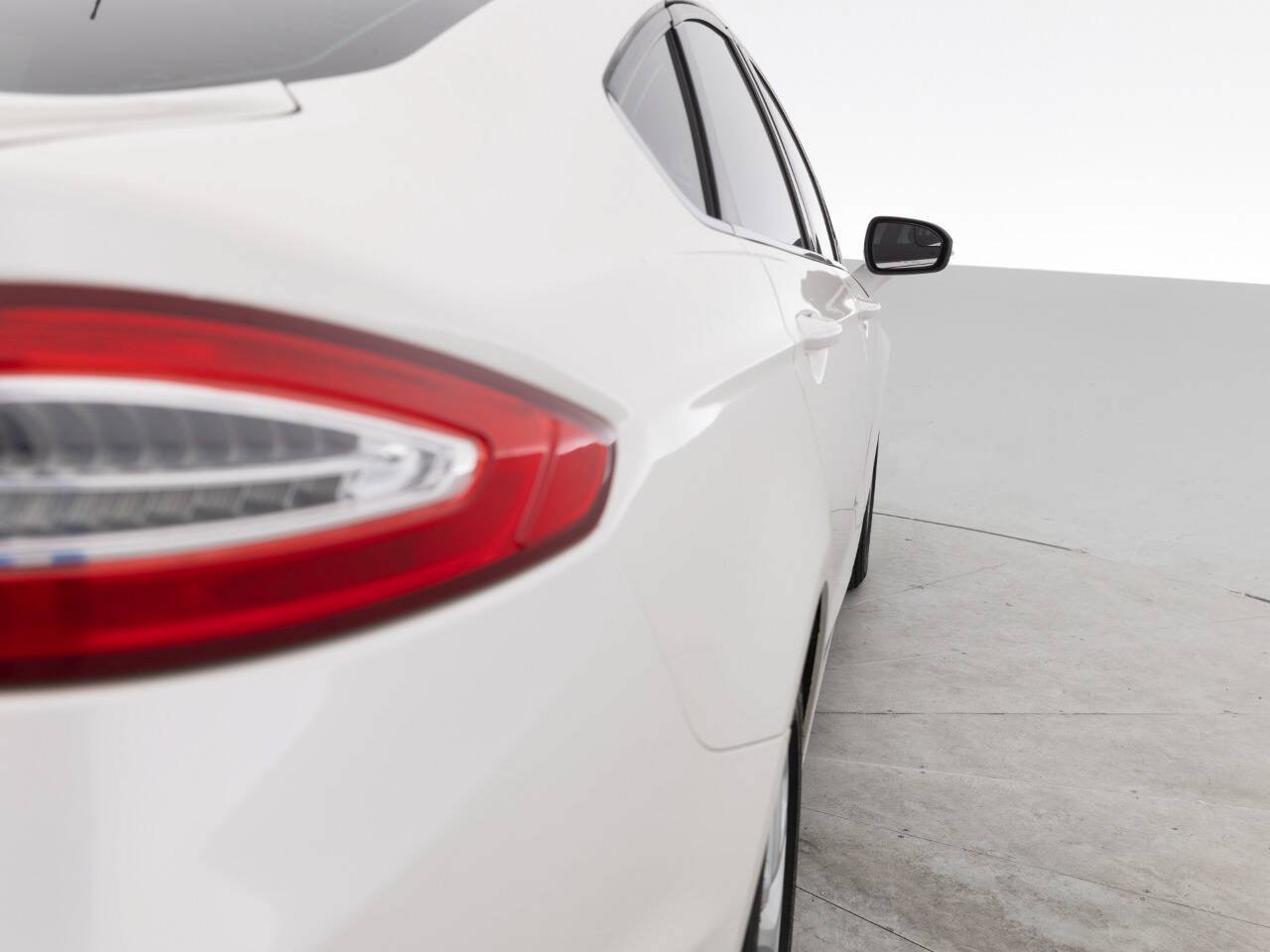 Used 2014 Ford Fusion SE FWD image 14