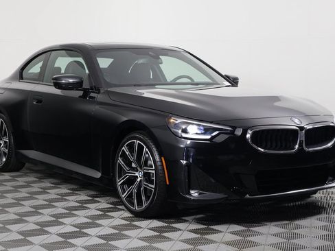 Used 2023 BMW 230i Coupe w/ Convenience Package RWD image 3