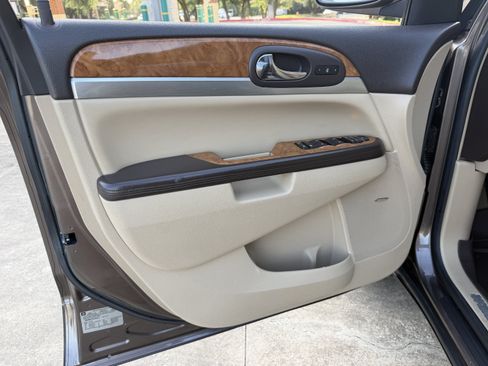 Used 2008 Buick Enclave CXL w/ Entertainment Package #2 FWD image 23