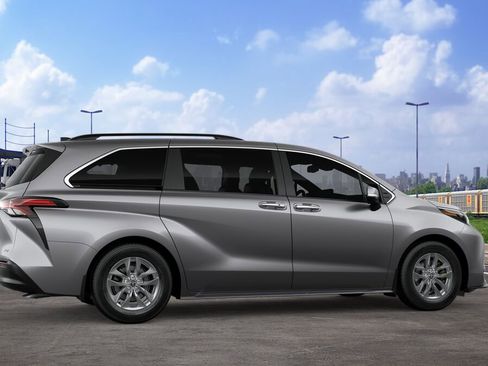New 2026 Toyota Sienna XLE FWD image 11