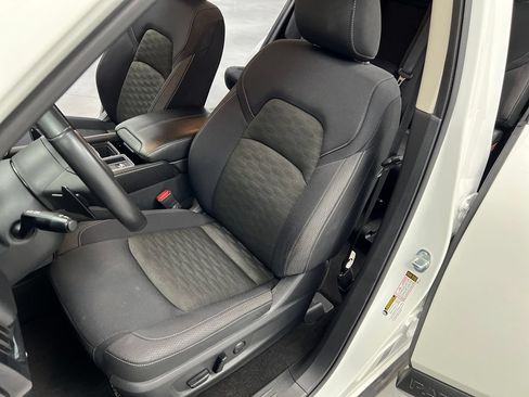Used 2024 Nissan Pathfinder SV FWD image 11