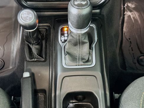 Used 2024 Jeep Wrangler Unlimited w/ Convenience Group AWD/4WD image 23