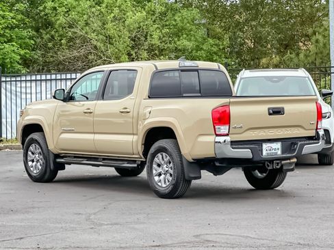 Used 2017 Toyota Tacoma SR5 w/ Tow Package AWD/4WD image 5