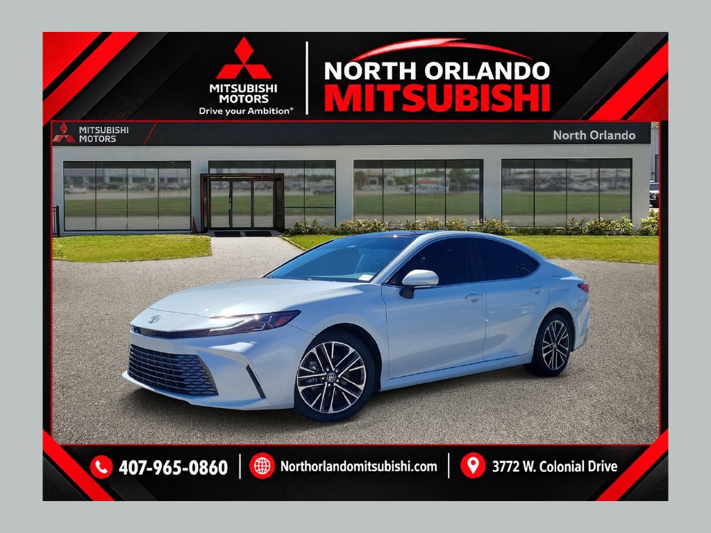 Used 2025 Toyota Camry XLE FWD image 1