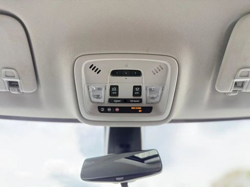 Used 2019 Chevrolet Traverse LT w/ LT Premium Package AWD/4WD image 27