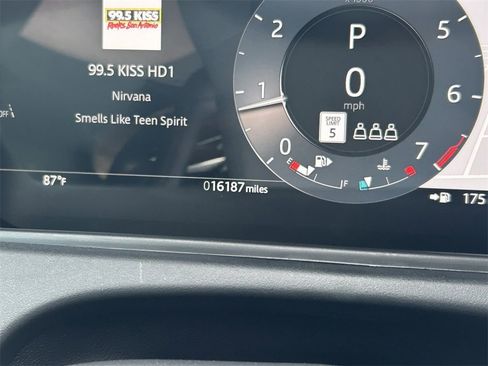 Used 2025 Land Rover Range Rover Velar Dynamic SE image 38