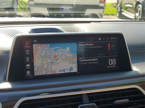 Used 2021 BMW 750i xDrive w/ Executive Package image 28