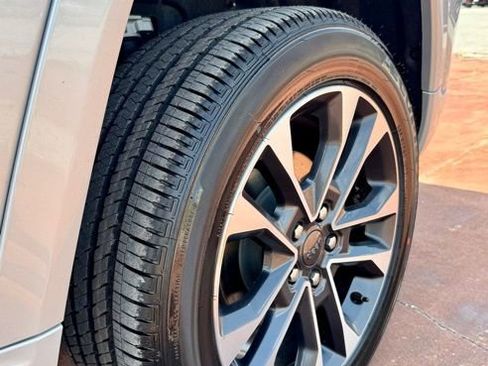 New 2025 Jeep Grand Cherokee Overland w/ Adv Protech Group III AWD/4WD image 10