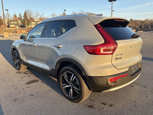 Used 2025 Volvo XC40 B5 Core image 6