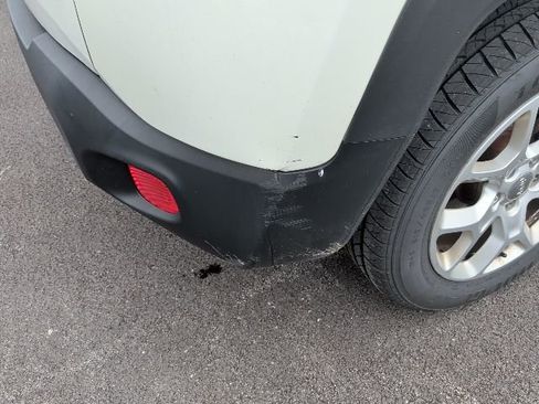 Used 2018 Jeep Renegade Latitude AWD/4WD image 17