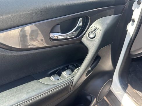 Used 2020 Nissan Rogue SV FWD image 16