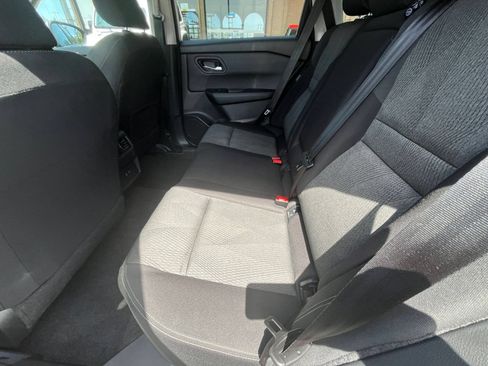 Used 2025 Nissan Rogue SV FWD image 23