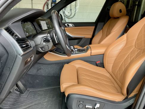 Used 2023 BMW X5 xDrive45e w/ Climate Comfort Package AWD/4WD image 14