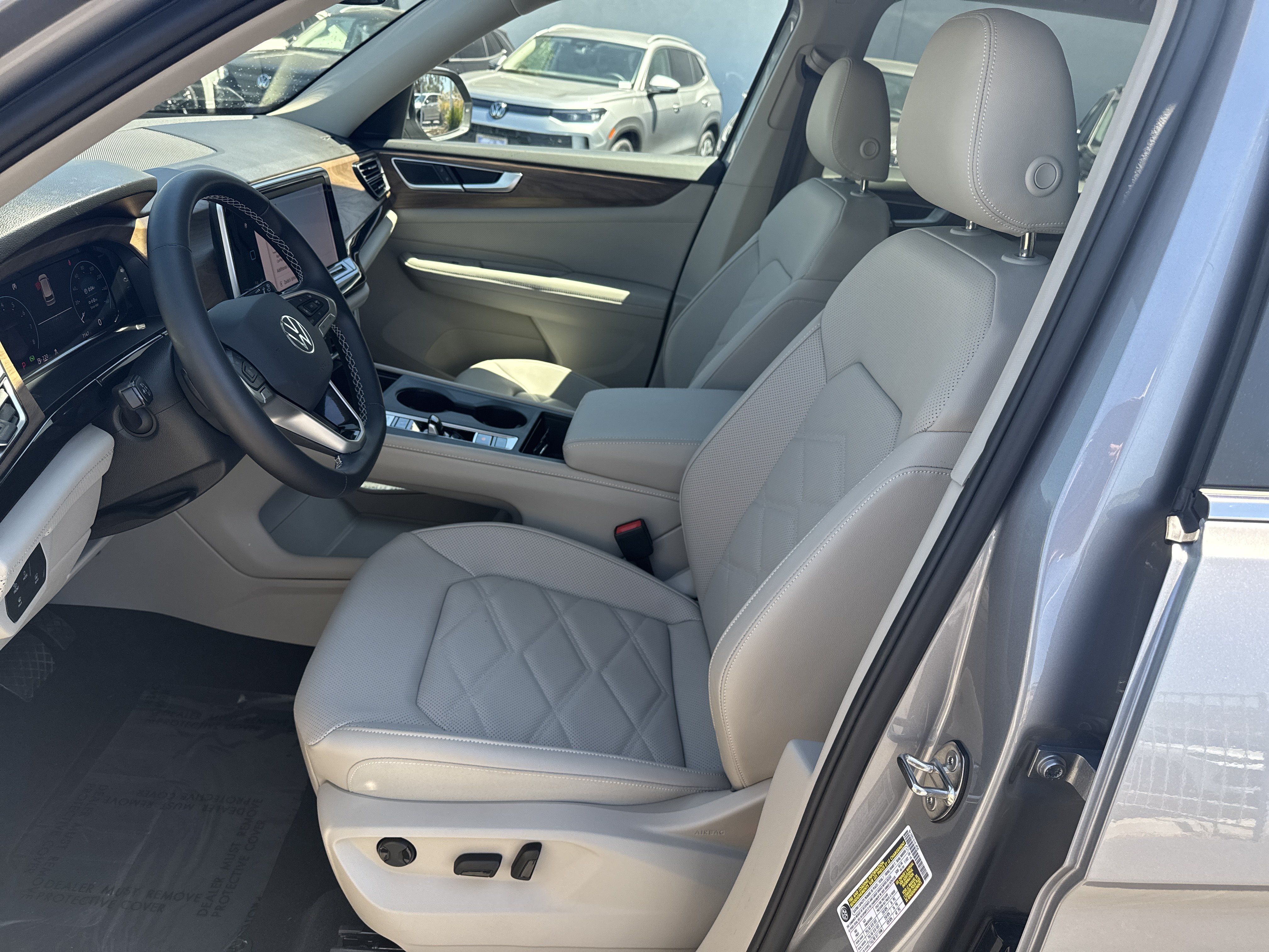 Used 2026 Volkswagen Atlas SE FWD image 15