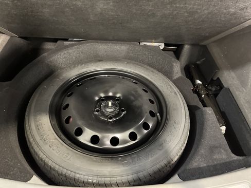 Used 2024 Lincoln Nautilus Premier w/ Equipment Group 102A image 17