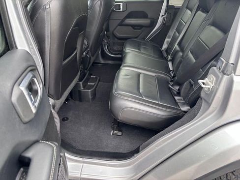 Used 2018 Jeep Wrangler Unlimited Sahara AWD/4WD image 26