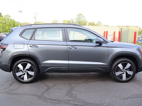 Certified 2025 Volkswagen Taos S AWD/4WD image 2