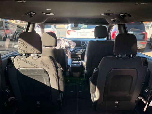 Used 2018 Chrysler Pacifica Touring Plus w/ S Appearance Package FWD image 17