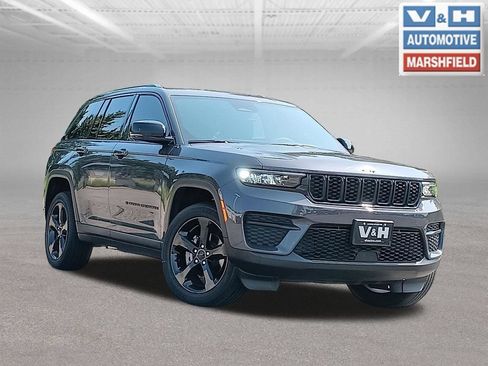 Used 2023 Jeep Grand Cherokee Altitude AWD/4WD image 1