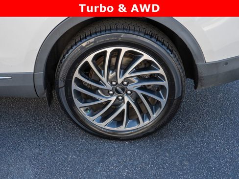 Used 2020 Lincoln Nautilus Reserve w/ Equipment Group 201A image 9