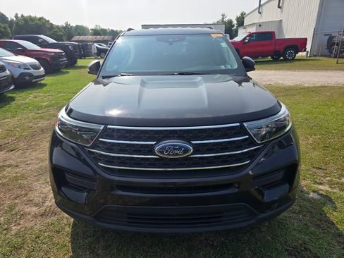 Used 2023 Ford Explorer XLT AWD/4WD image 12