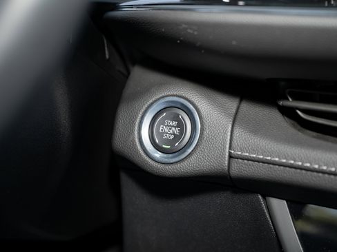 Used 2023 Buick Envision Avenir image 31