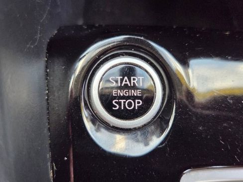 Used 2022 Nissan Versa SV image 26