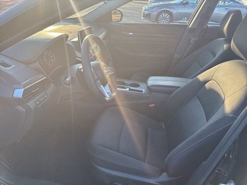 Used 2025 Nissan Altima 2.5 SV image 18