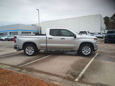 Used 2019 Chevrolet Silverado 1500 Custom w/ Custom Value Package image 6