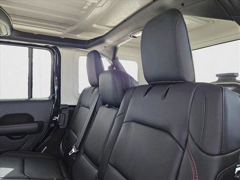 New 2025 Jeep Wrangler Unlimited Rubicon w/ Technology Group image 15