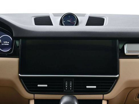 Certified 2023 Porsche Cayenne Platinum Edition AWD/4WD image 11