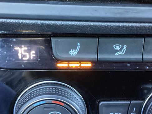 Used 2024 Volkswagen Jetta SE image 28