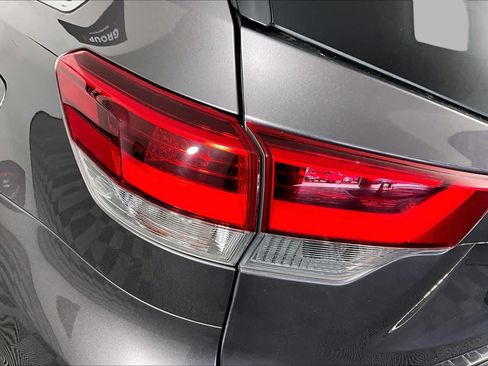 Used 2019 Toyota Highlander XLE AWD/4WD image 27
