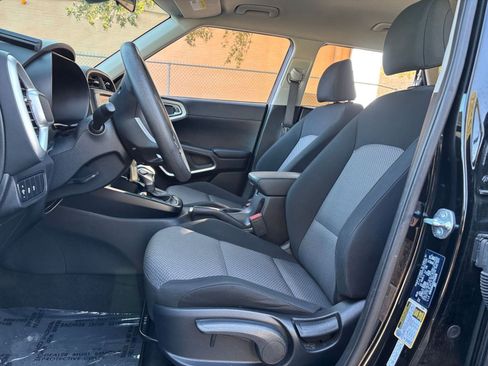 Used 2025 Kia Soul LX w/ LX Technology Package image 22