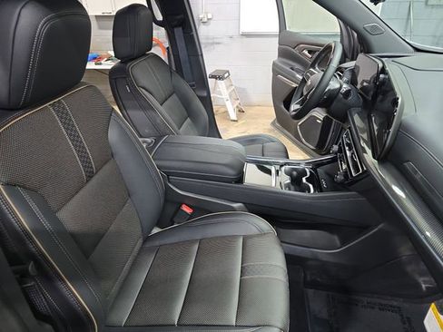 New 2026 Chevrolet Traverse High Country w/ LPO, Floor Liner Package AWD/4WD image 11